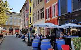 Les Couleurs Du Monde ! Parking Et Balcon